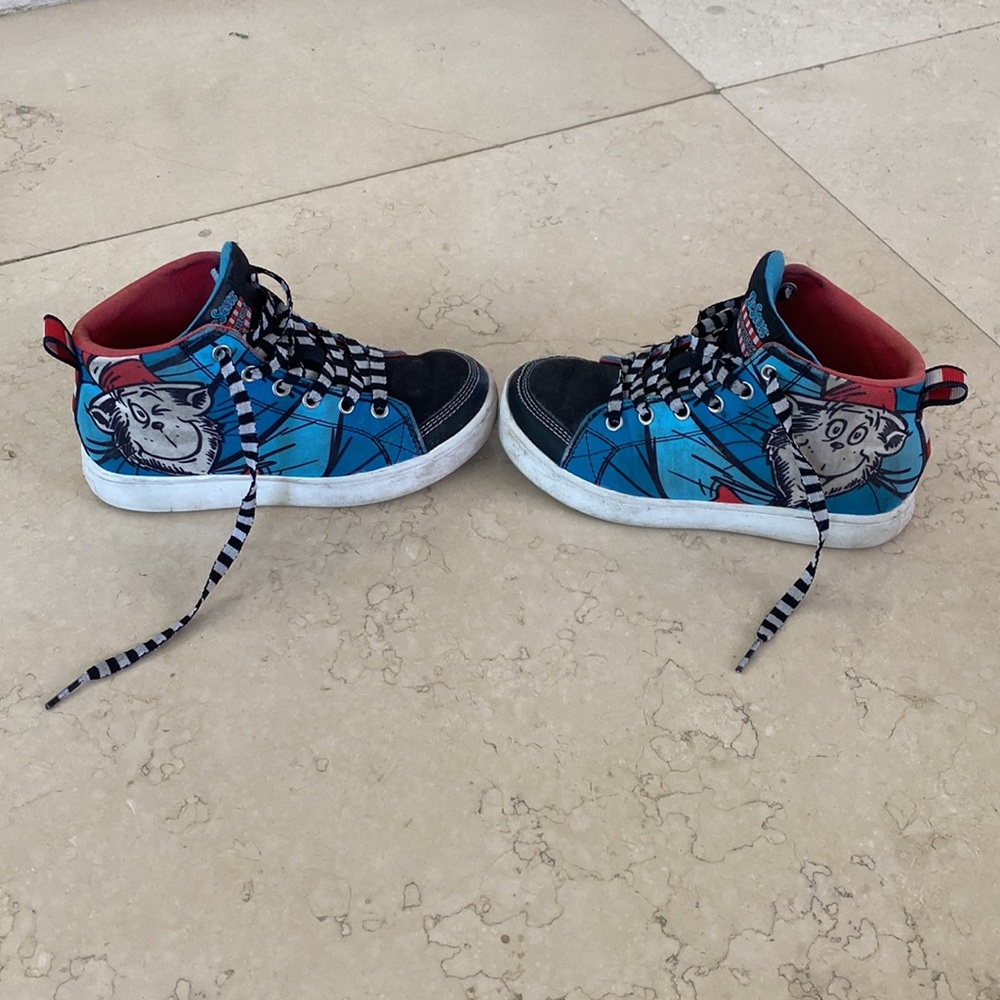 SKECHERS Cat in the Hat Size 12